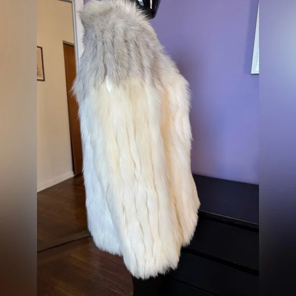 Elegant White and Gray Saga Fox Fur Coat jacket - Picture 4 of 17